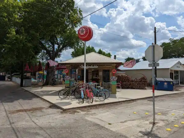 Front of Comfort Pizza in Comfort, Texas
