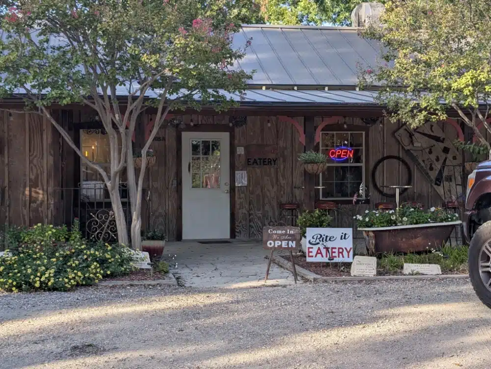 Exterior of Bite It Eatery in Comfort, Texas
