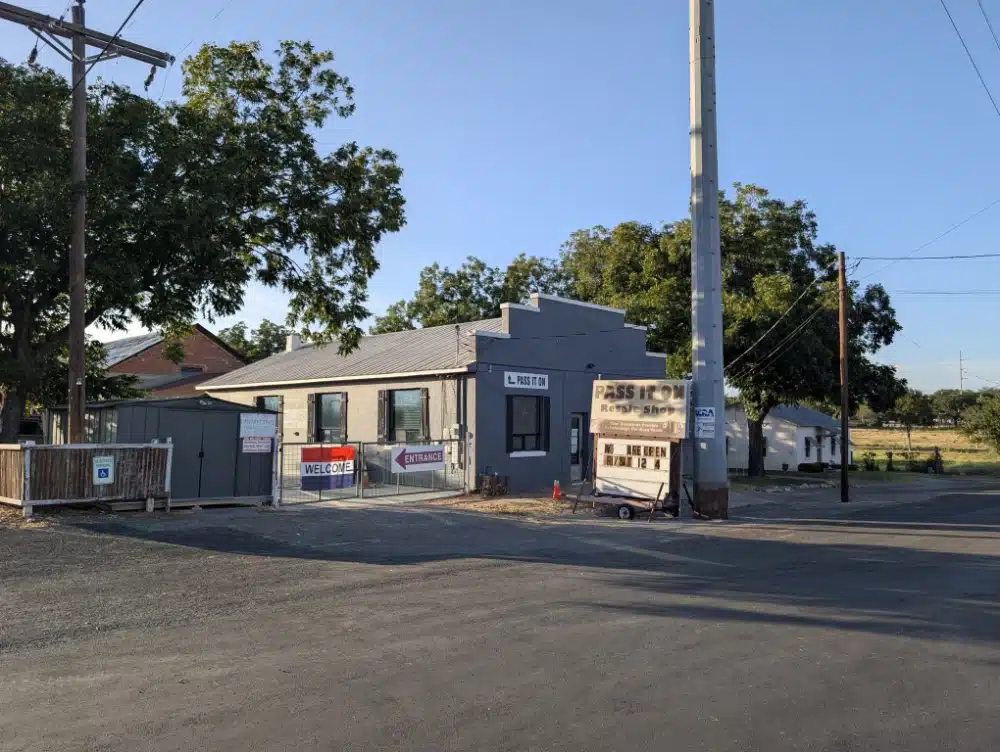 Exterior of Pass It On in Comfort, Texas
